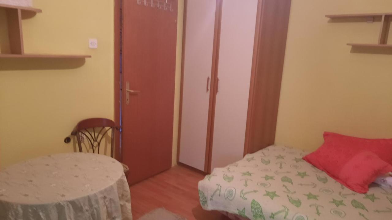 Stan Za Iznajmuvanje So Parking,Blisku Do Centar. Kumanovo Ngoại thất bức ảnh